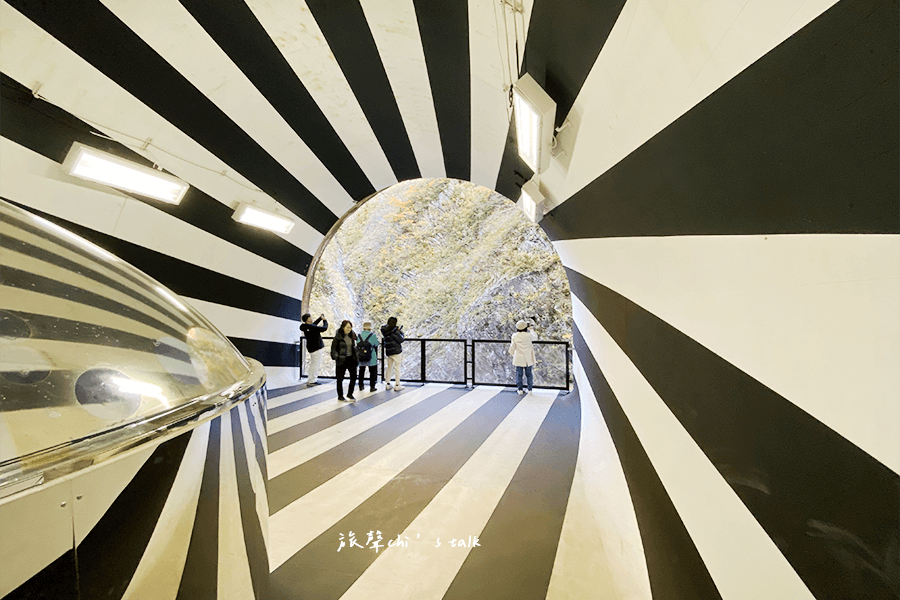 新潟清津峽峽谷觀景台 黑白彩繪牆壁