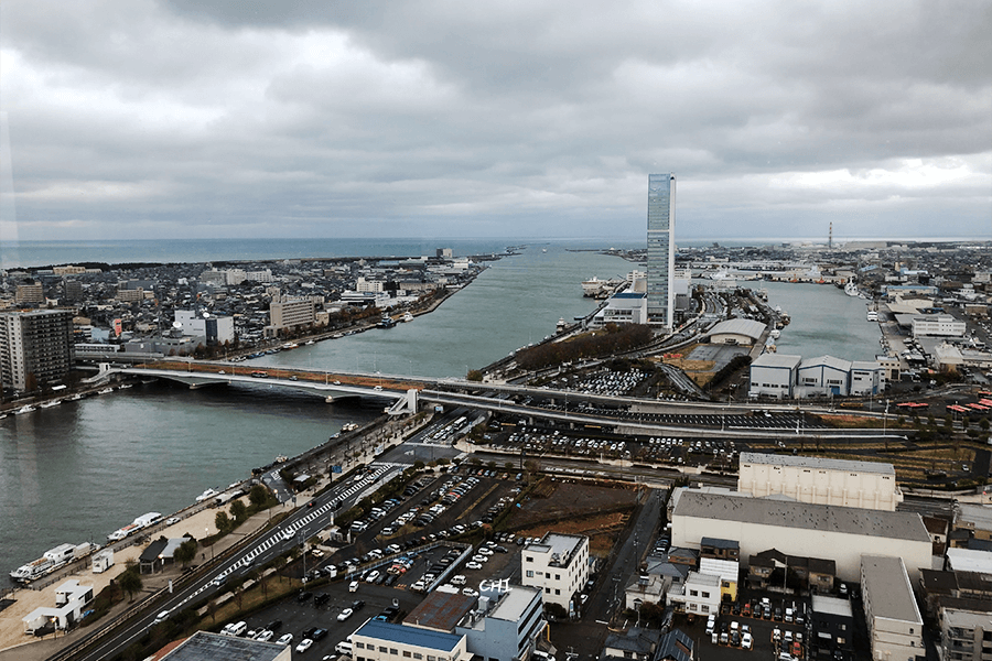 從新潟日報展望室眺望新潟港