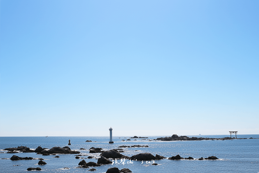 從森戶神社眺望葉山燈塔及海上鳥居