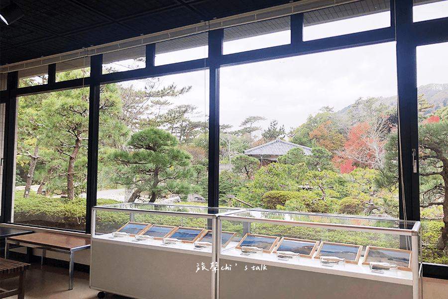 從葉山潮騷博物館（葉山しおさい博物館）望向潮騷公園紅葉景觀
